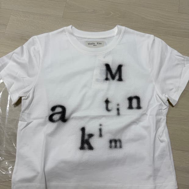 (W) 마뗑킴 마뗑 블러드 로고 크롭 탑 화이트 반팔티셔츠