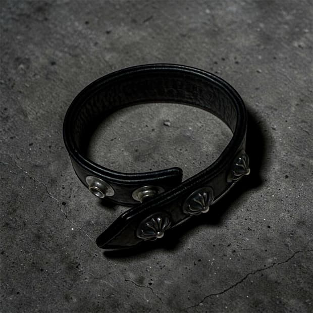 크롬하츠 3버튼 크로스 레더 팔찌 