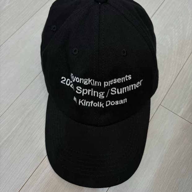 지용킴 모자 미착용