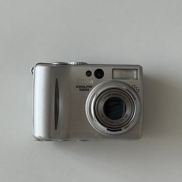 니콘 쿨픽스 5200