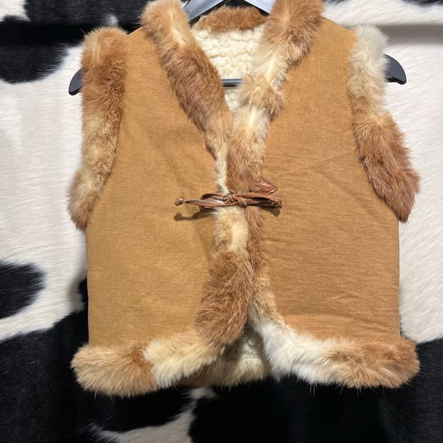 브라운 퍼 베스트