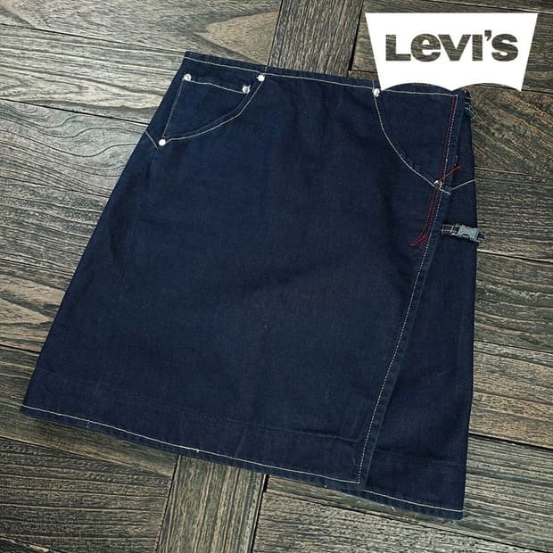 [리바이스] 엔지니어드 데님 미니스커트 M19867
