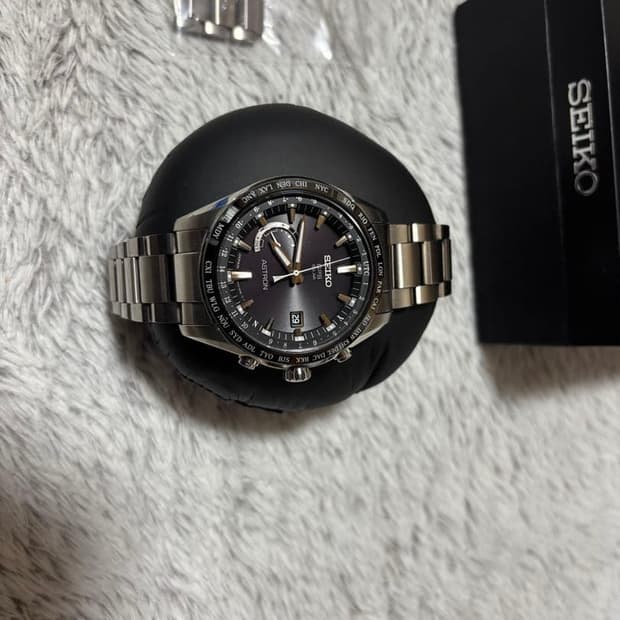 세이코 아스트론 GPS 솔라 티타늄 시계