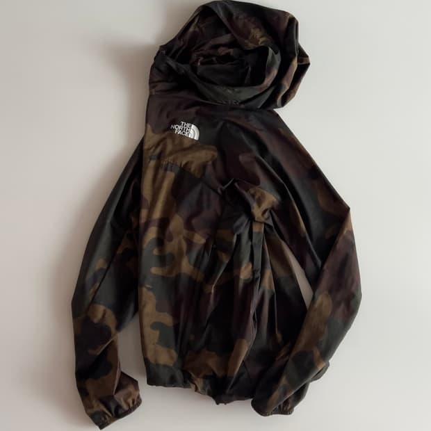 노스페이스 노벨티 카모 바람막이 M