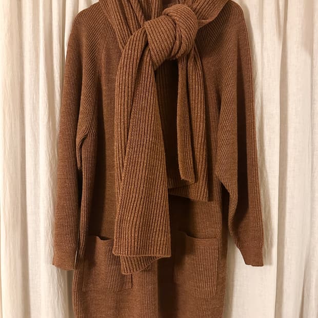 유니클로 U 르메르 모크넥 니트 원피스 M 브라운 머플러 세트