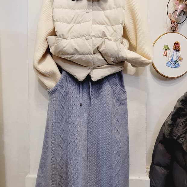 니트 구스패딩 .이태리 퓨어울 니트스커트