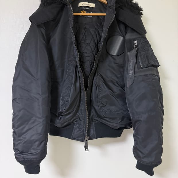 지용킴 X 알파린더스트리 선블리치 패딩