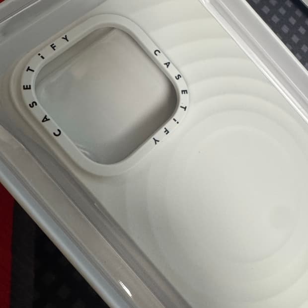 아이폰 15프로 케이스티파이 리플케이스 화이트