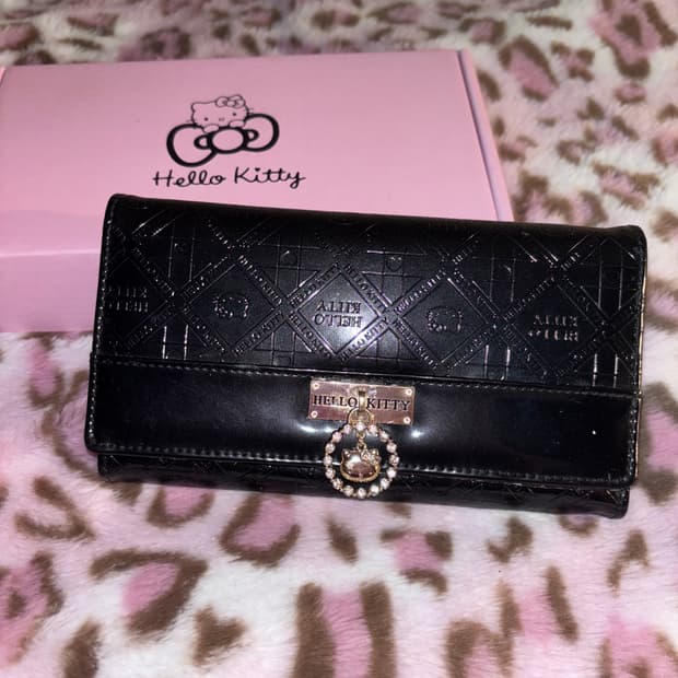 헬로키티 블랙 장지갑 골드 참 고전키티