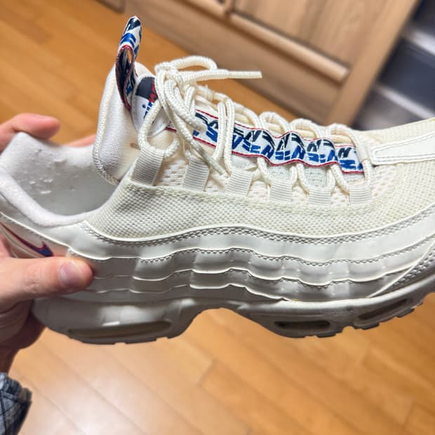 에어맥스 95 풀탭 화이트 275사이즈 팝니다