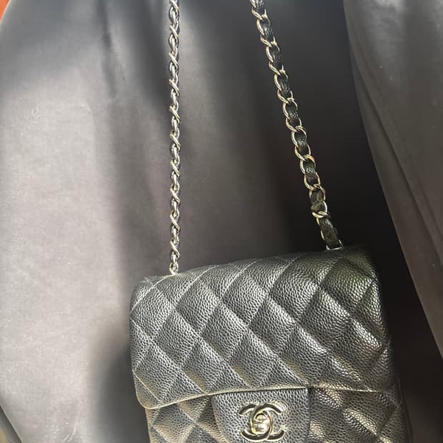 샤넬 클래식 뉴미니 캐비어 은장(17번대)