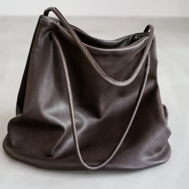 가브리엘라 콜 가먼츠 no.17 후프백 브라운