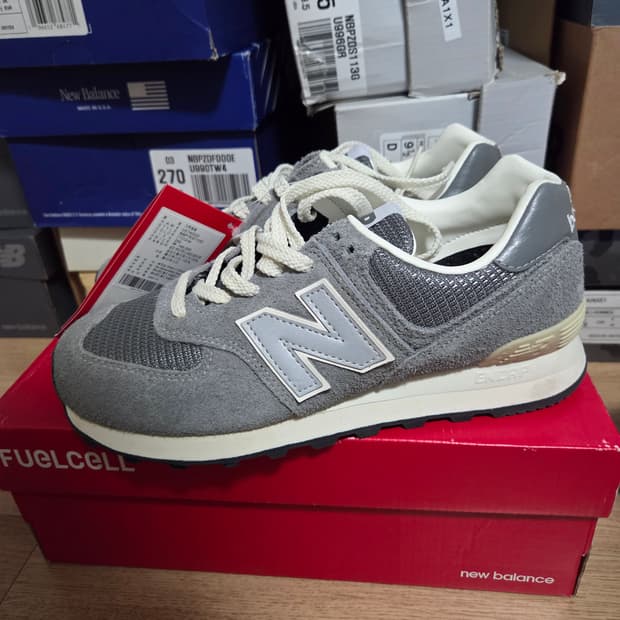 뉴발란스 574 U574GG2 250사이즈 새상품