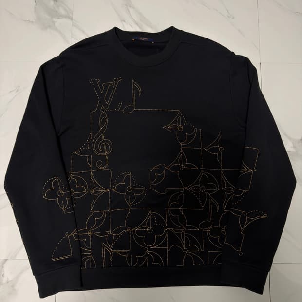 루이비통 엠브로이더드 재즈 뮤직 크루넥 맨투맨 4XL 백화점택