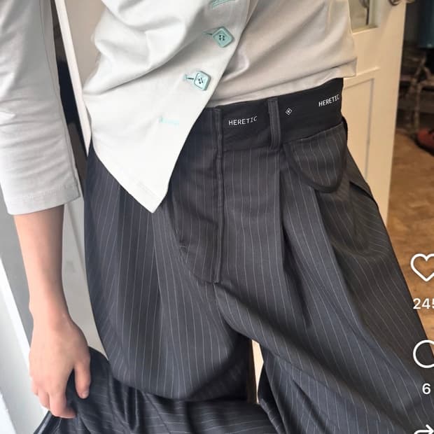 헤레틱 스트라이프 팬츠 차콜