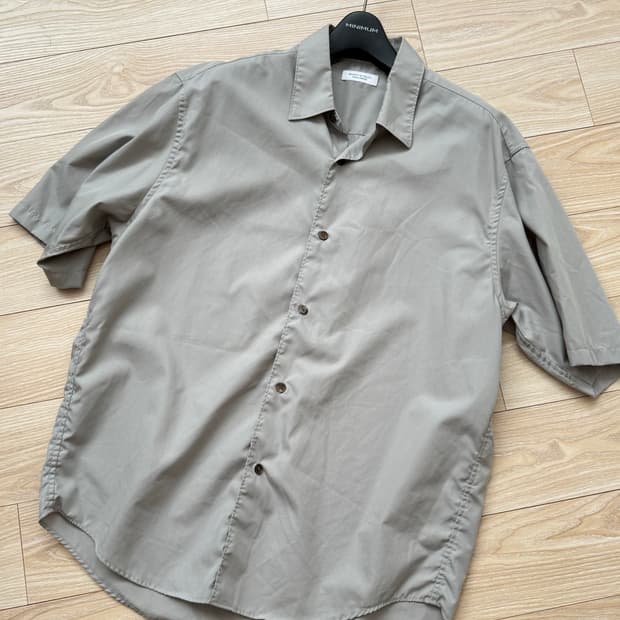 beauty & youth 반팔 셔츠