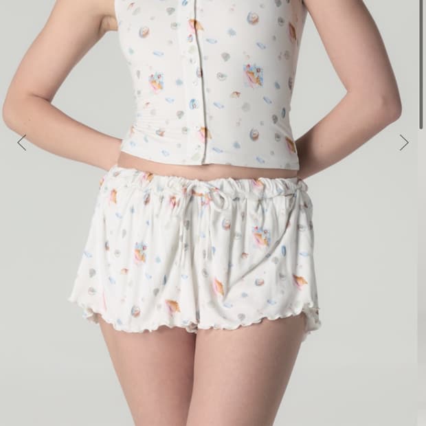 [새상품] TWIRL FLARE SHORTS