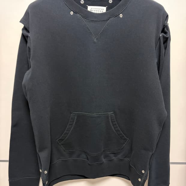 마르지엘라 스냅버튼 스웻셔츠 (후드 탈부착)