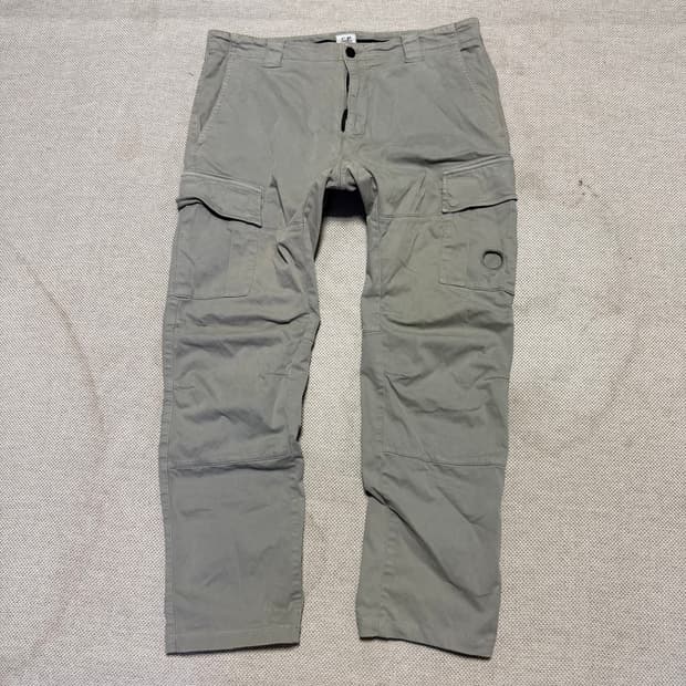 C.P. 컴퍼니 렌즈 카고 팬츠