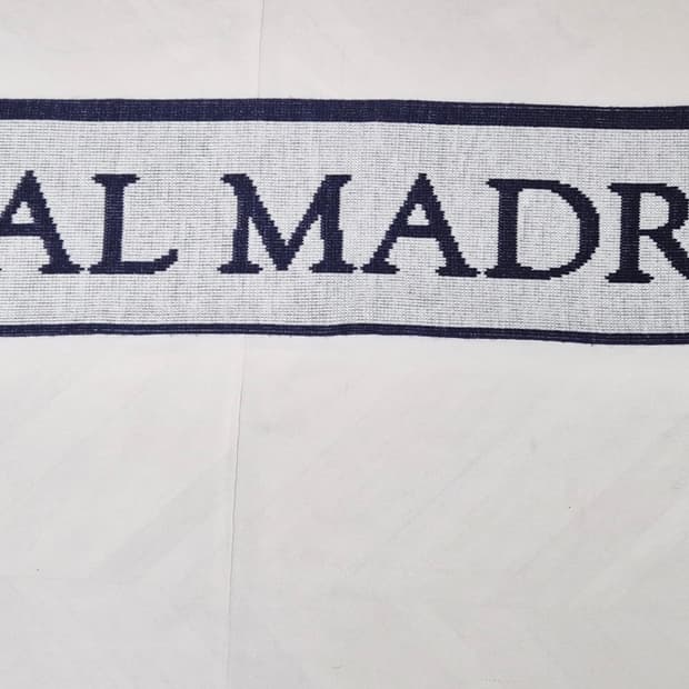 레알 마드리드 머플러 팝니다 