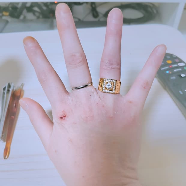 지금당장,판매합니다! 반지가작아서,둘다,사용을,안합니다!  둘다정리합니다