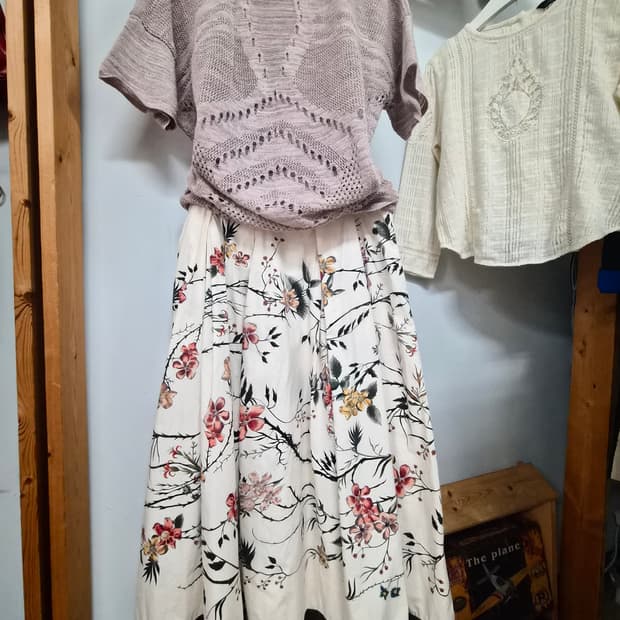 시스템 린넨니트. 레터링 플라워 스커트