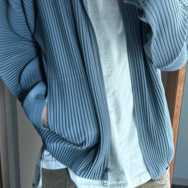 [4] 이세이미야케 먼슬리 집업 