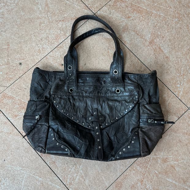 톰보이 빈티지 스터드 브라운 가죽 숄더백 
