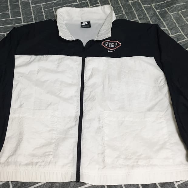 나이키 빅사이즈핏 올드스쿨 레트로 나일론 바람막이 자켓 (1X사이즈)