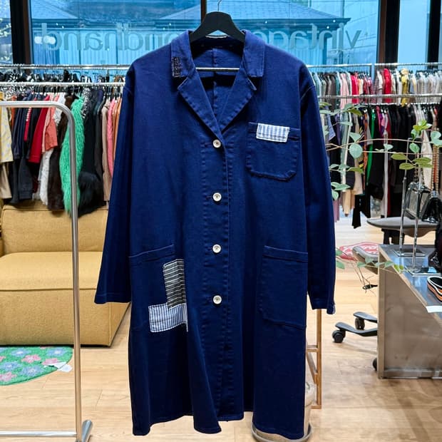 avn 네이비 패치워크 디테일 코트 