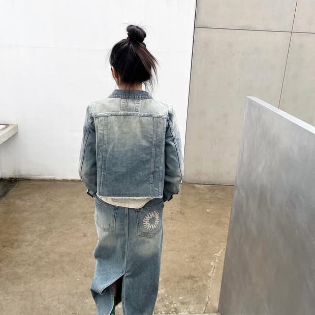 999휴머니티 컷팅 데님 스커트