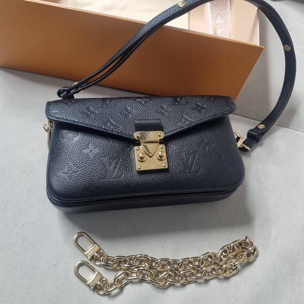 루이비통 포쉐트메티스이스트웨스트