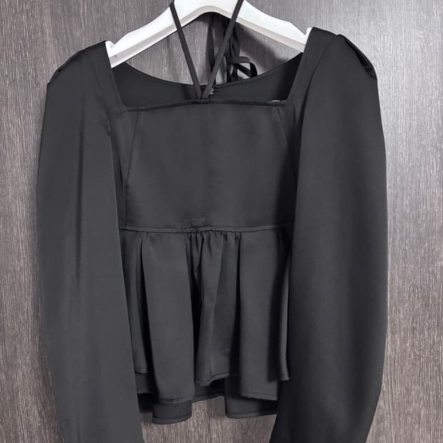 마론에디션 블랙 플레어 블라우스 Black Flare Blouse