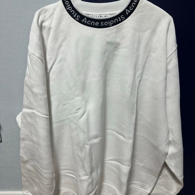 아크네 스튜디오 맨투맨