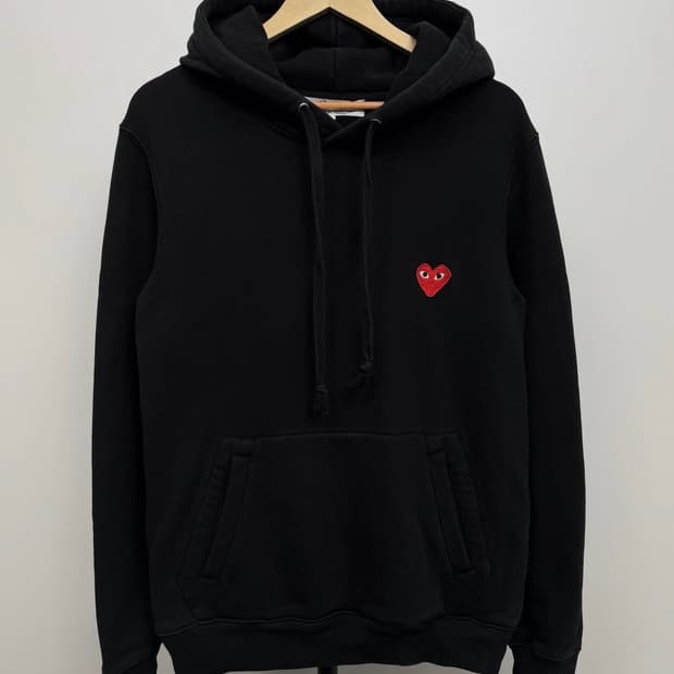 그냥씹 급처)꼼데가르송 레드하트 와펜 베이직 후드티