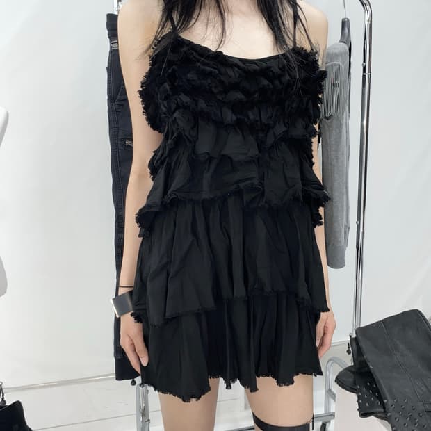 Transit Frayed Edge Tiered Ruffle drees