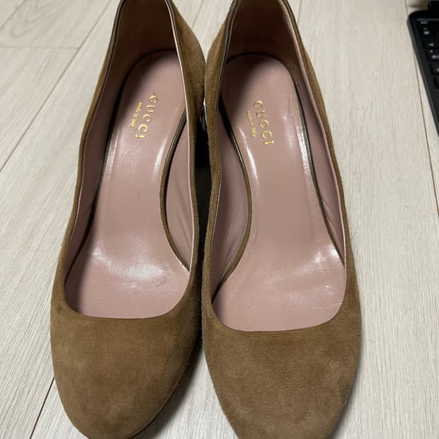 구찌 여성 스웨이드 통굽 구두