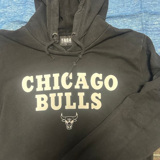 NBA Chicago Bulls Black Hoodie M