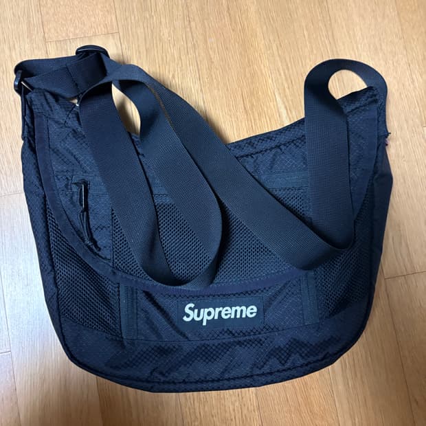 슈프림 스몰 메신저백