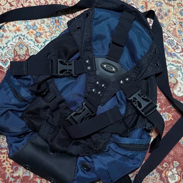 오클리 아이콘 미니백