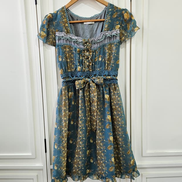 엑시즈팜(axes femme) 로즈 프린트 쉬폰 원피스