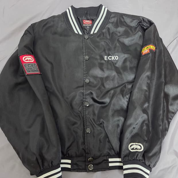 에코(ECKO UNLTD) 새틴 나일론 바시티 자켓