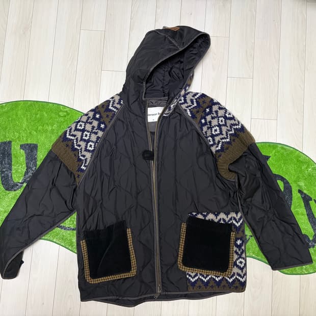 앤더슨벨 니트 패치 퀼티드 점퍼 awa448m(BLACK)