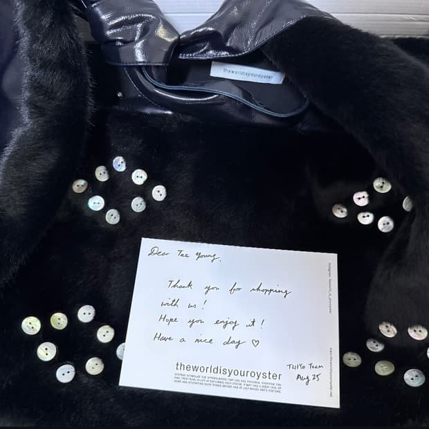 the world is your oyster FUR OYSTER BAG