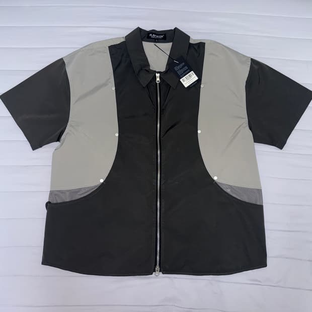 플레이버리즘 반팔 셔츠 CURVED POCKET ZIP-UP SHIRT