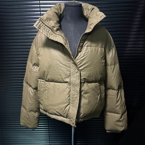 보세 카키 유광 크롭 숏 패딩 하이넥 웰론 점퍼 글로시 푸퍼 가죽 레더