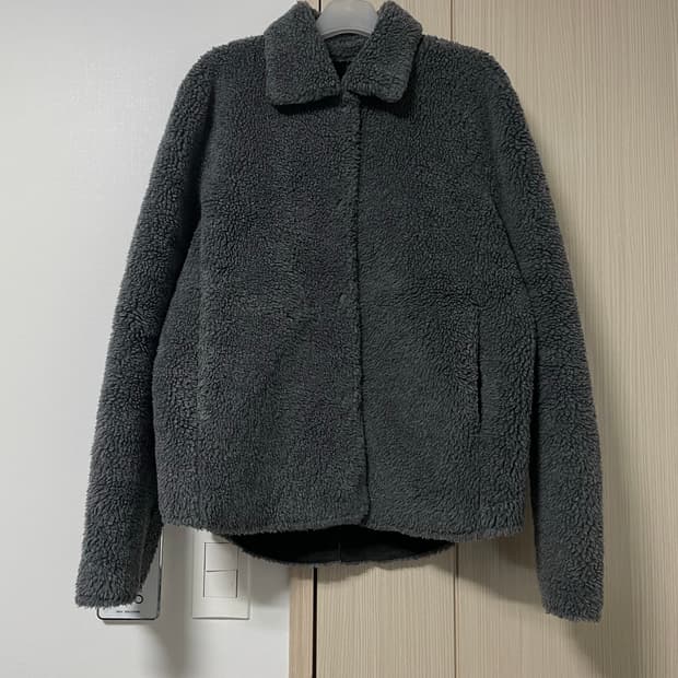 에잇세컨즈 그레이 프론트 포켓 스냅 버튼 뽀글이 점퍼 55