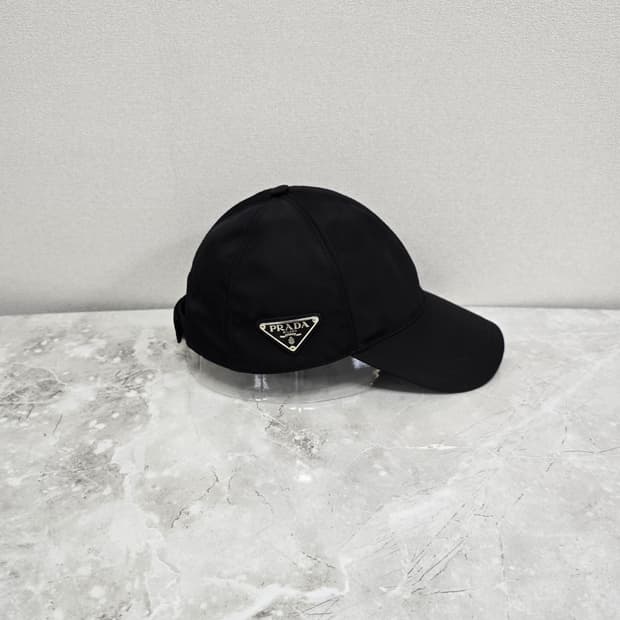 프라다 리나일론 볼캡 모자 s사이즈 판매