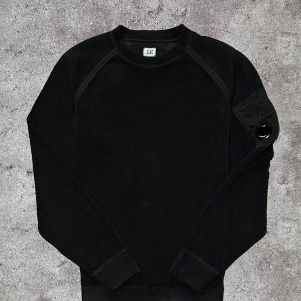 C.P. 컴퍼니 폴라 플리스 렌즈 맨투맨