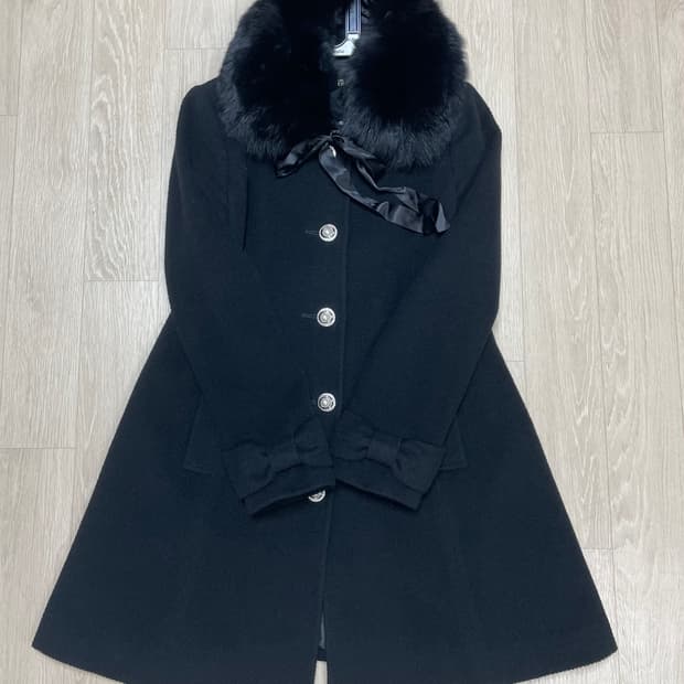 Cecil McBee 세실맥비 블랙 퍼 리본 코트